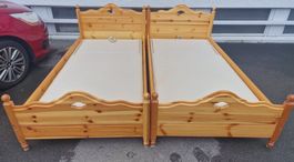 Sehr schönes Arven Bett mit verstellbarem Kopfteil