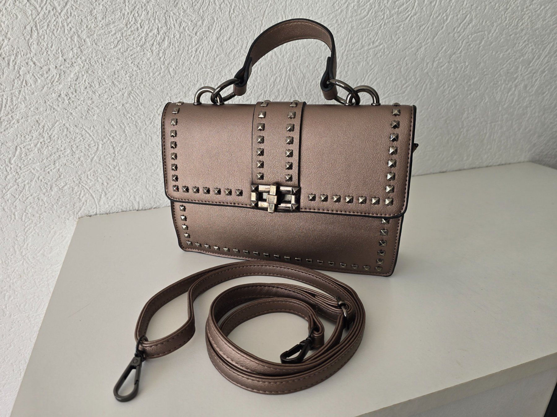 Taschen für Damen: Sac clouté bronze métallique – Neu (gemäss Beschreibung) aus Les Verrières von kitel79 3