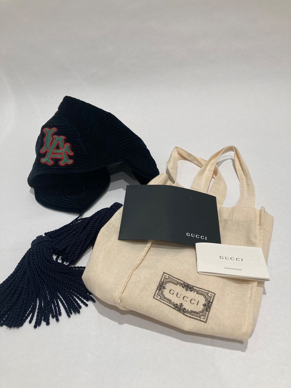 Gucci Copricapi, berretti & cappellini: Gucci cappello in velluto BLU – Usato da Paradiso venduto da Kayakara 1