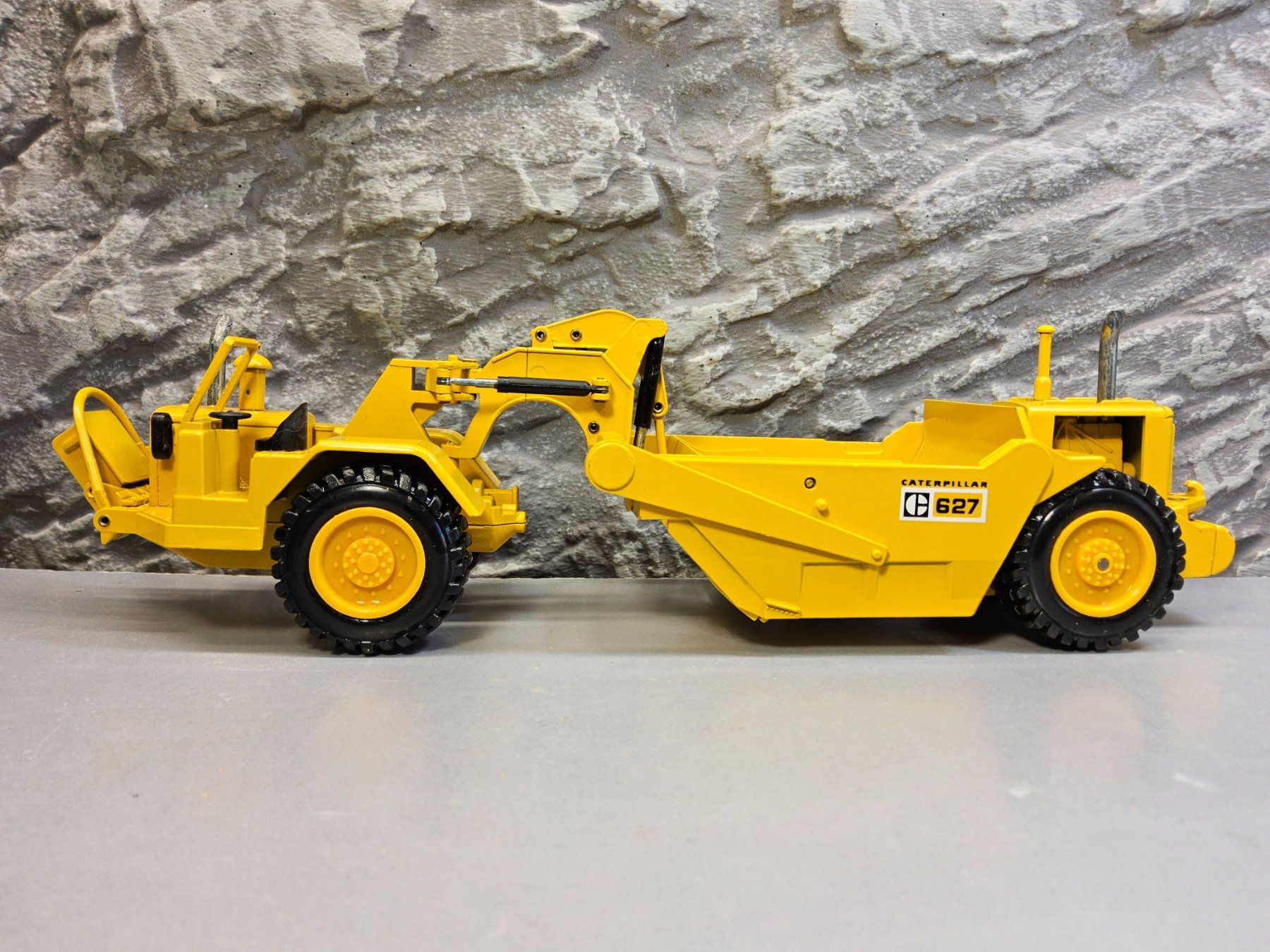 Miniature Caterpillar 627 Scraper NZG 1:50 - Pacman Logo - Occasion