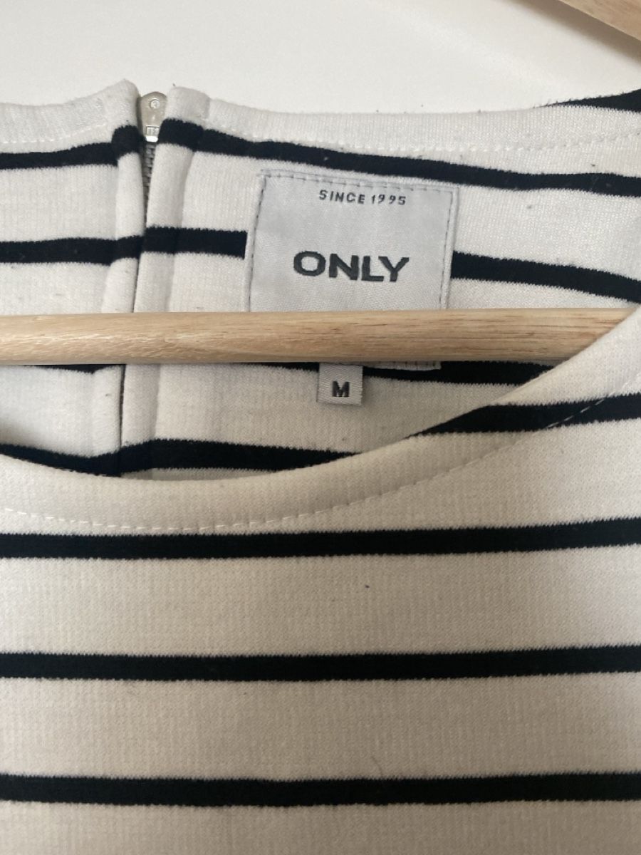 Only Kleider: ONLY Kleid gestreift Grösse M  – Gebraucht aus Alpnach Dorf von melbb 1