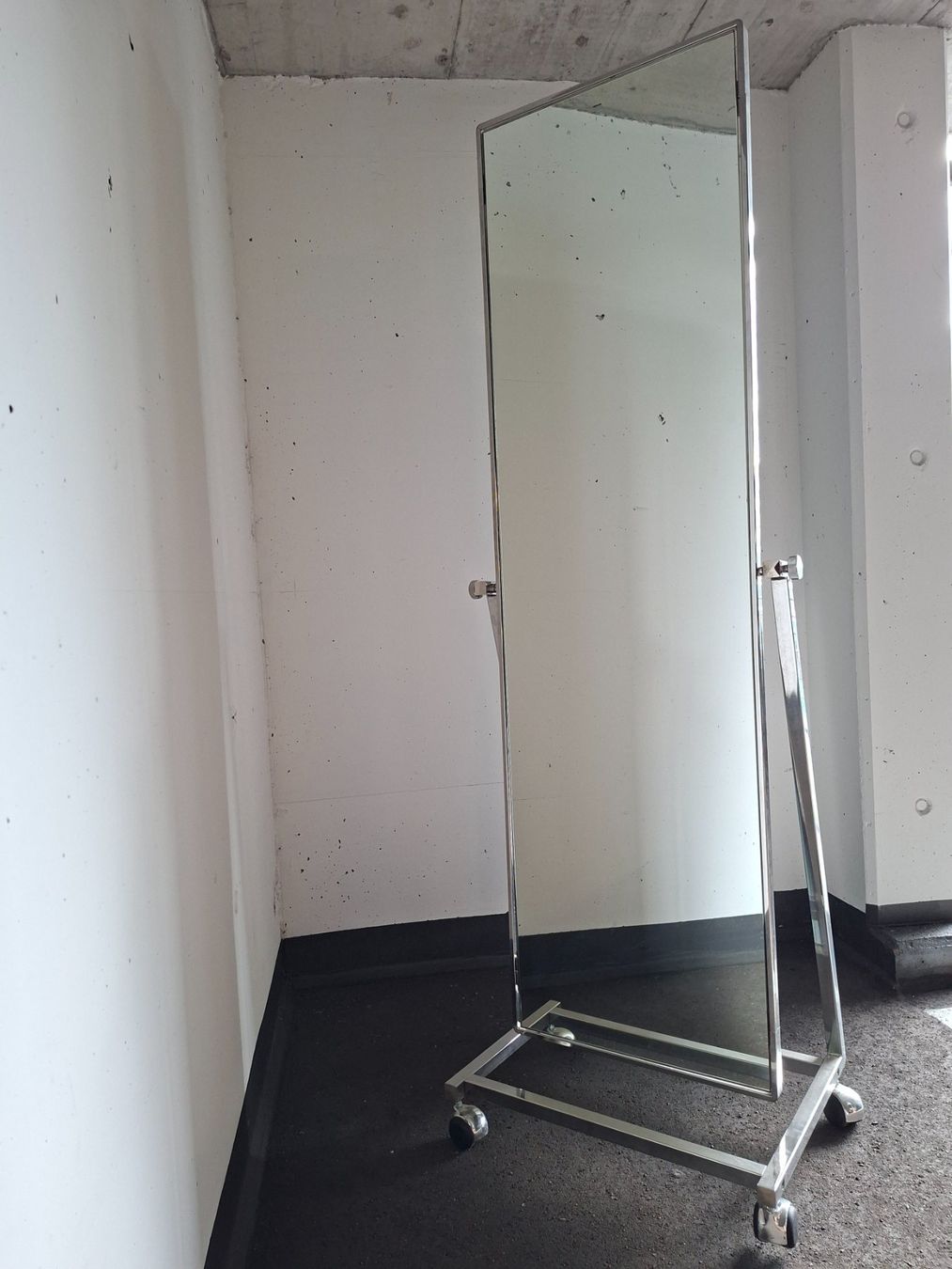 Miroirs: Spiegel auf Räder – D'occasion à Thun par upswingGmbH