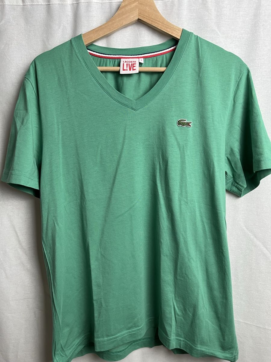 Lacoste T-shirt: T-shirt Lacoste vert foncé – Nuovo (secondo la descrizione) da Les Avanchets venduto da lunedeneige.shop