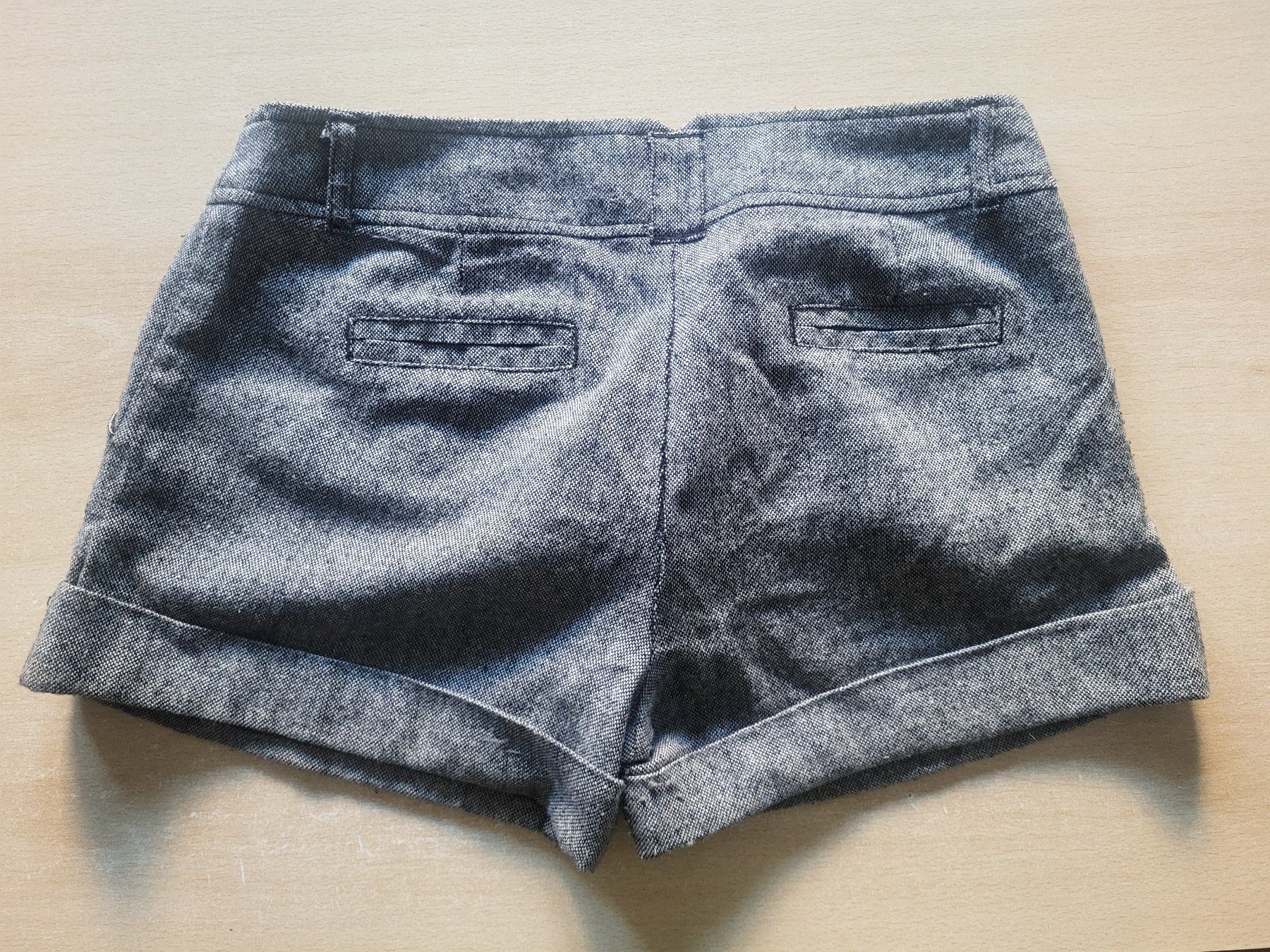 Pantalons: Short Bongo gris chiné, taille basse - Look tendance! T.M – D'occasion à Genève par VesnizaB 1