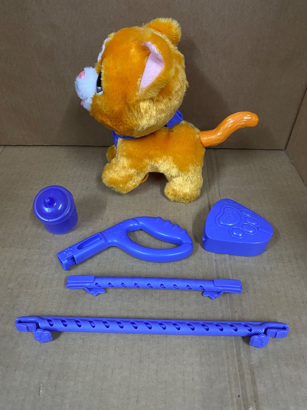 Giocattoli: Hund mit Plastikleine – Usato da Eschlikon TG venduto da RamonaSt 1