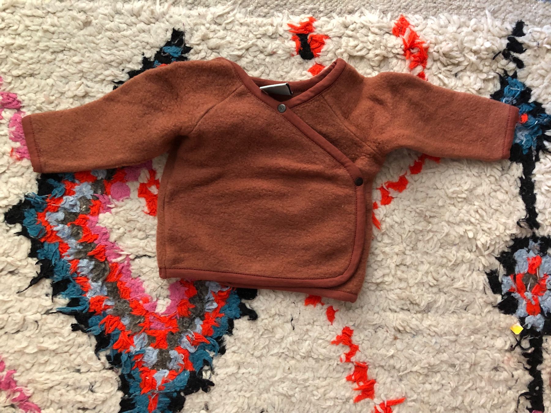 Vestes & Manteaux: Neuwertiges Jäckchen/Wickelpullover  100% Wolle Gr. 62/68 – Neuf (Voir description) à Basel par reb_687c