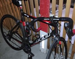 Ab 1 CHF! | Rennvelo Felt schwarz rot guter Zustand