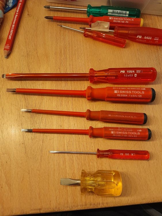 Lot Werkzeug Schraubenzieher Zange Taschenlampe ABUS Schloss | Kaufen ...