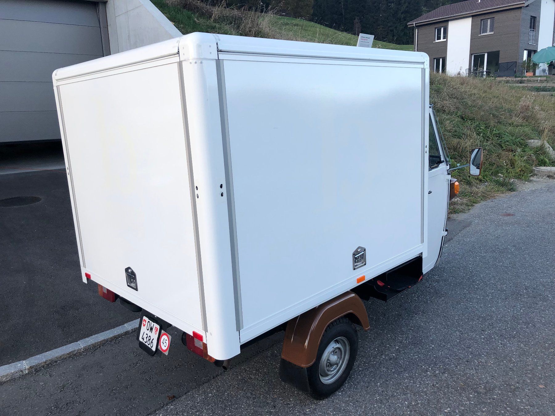 Piaggio Nutzfahrzeuge: Piaggio Ape Classic 400 mit Aufbau – Gebraucht aus Hünenberg von 4everbl 2