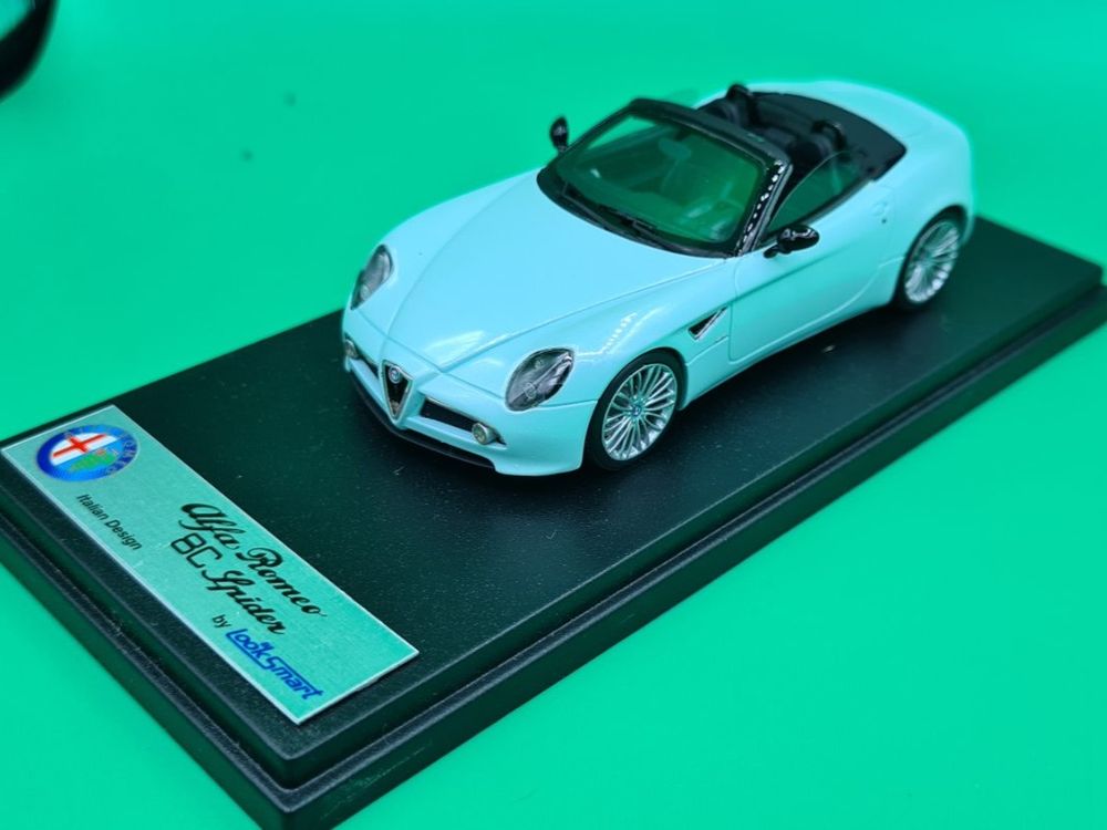 Looksmart 1/43 - Alfa Romeo 8C Spider Celeste Versión De