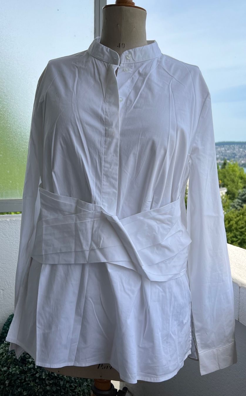 Camicette: Oui Weisse, edle Bluse mit Bindegürtel, Grösse 42 – Usato da Kilchberg ZH venduto da jul_d2j2