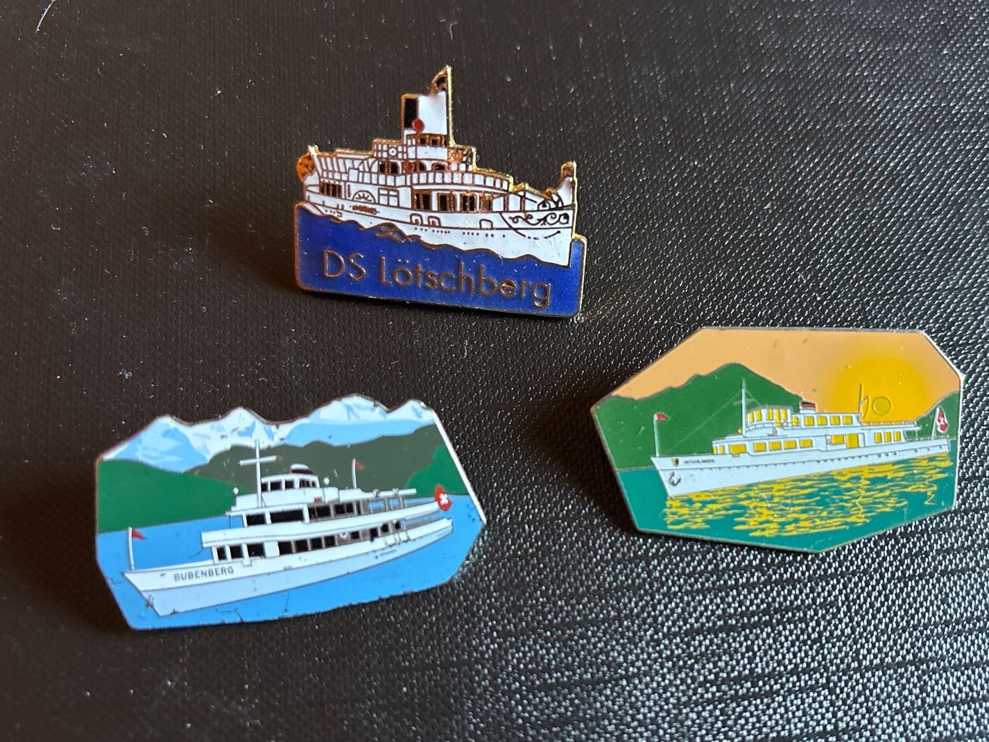 Placchette & Badge: Pins Schiffe DS Lötschberg, Bubenberg – Usato da Lützelflüh-Goldbach venduto da NicoleL.