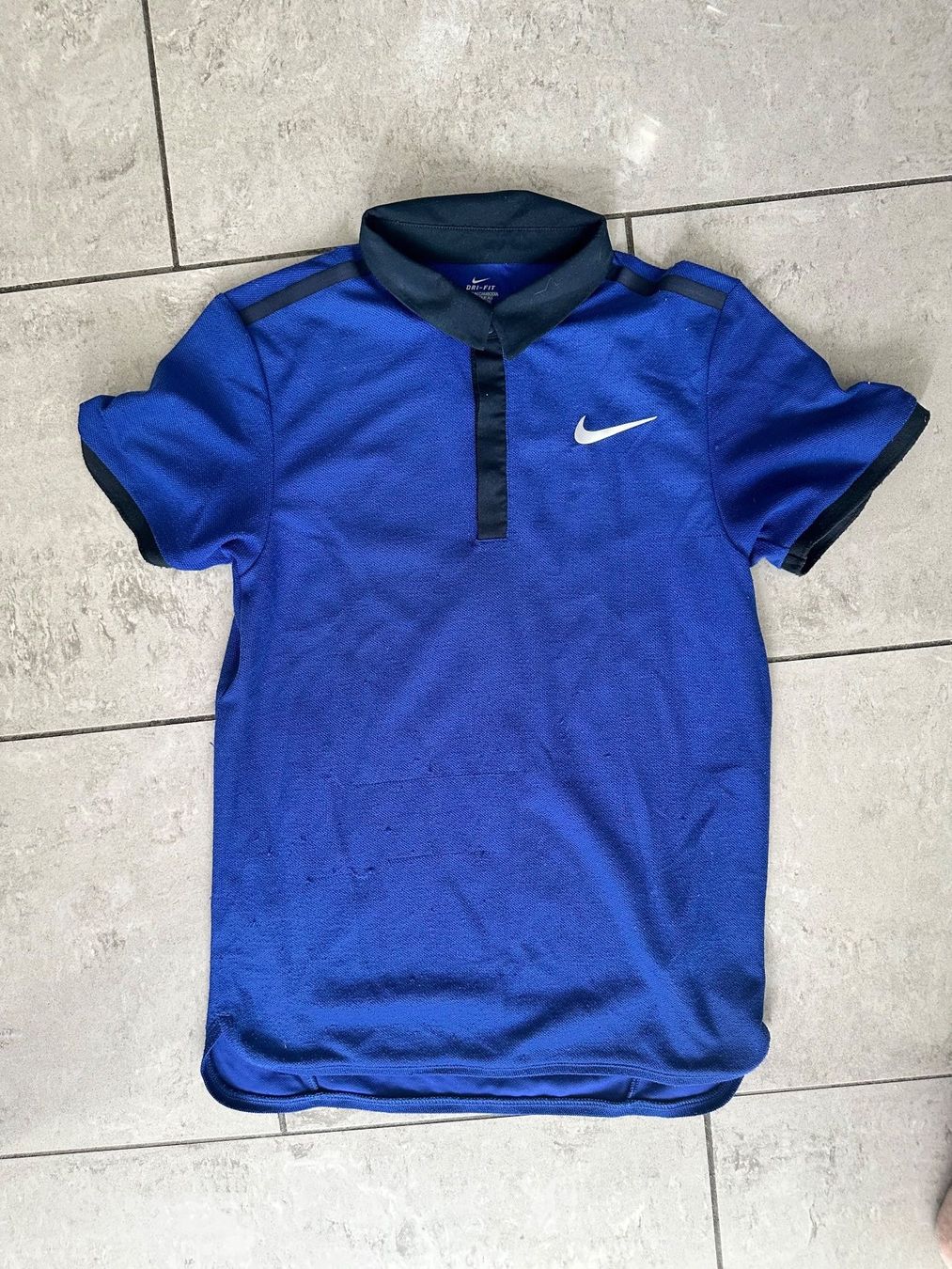 Nike Camicie, T-shirt & Polo: Tennisshirt Nike/Federer Gr. 128 – Usato da Bolligen venduto da chaetzli1133