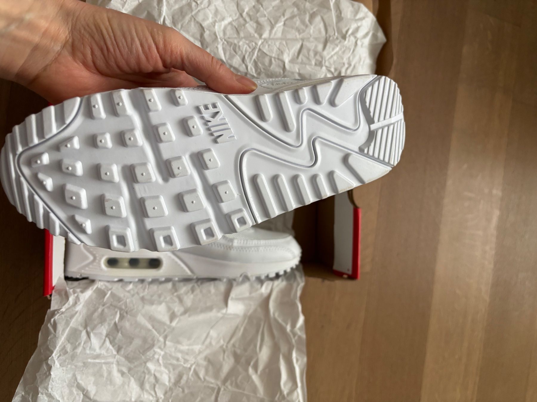 Nike Scarpe da donna: New Nike Air Max 90 Triple White US 7.5 – Nuovo e nell'imballaggio originale da Zürich venduto da ewat 1