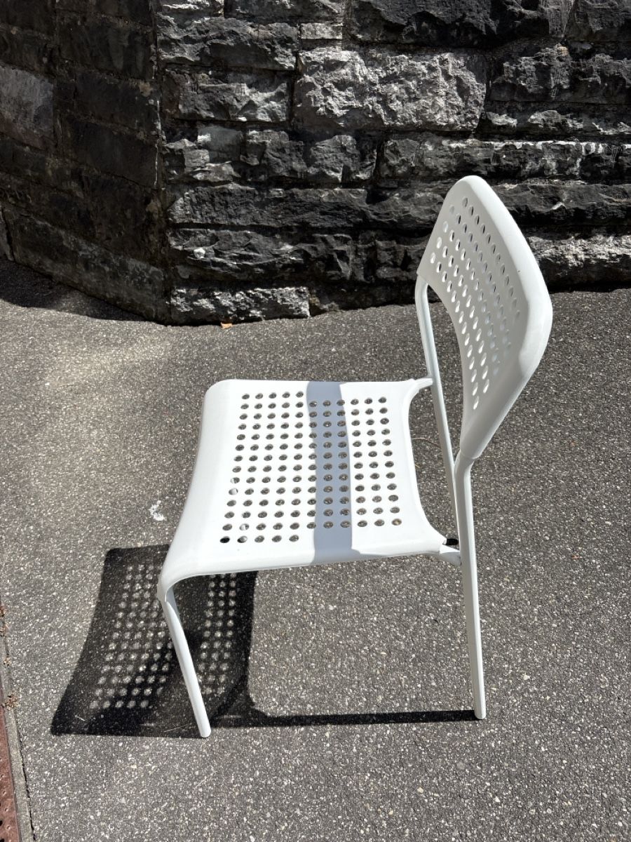 Stühle: Weisser Duschstuhl  – Gebraucht aus Zürich von Sundaygirl
