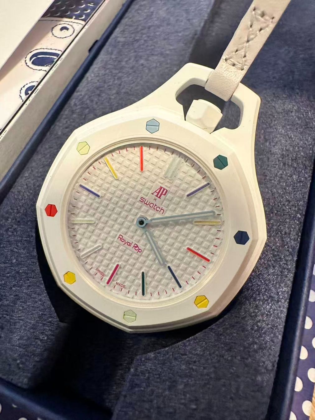 Swatch Orologi: Royal pop huit blanc – Nuovo (secondo la descrizione) da Kriens venduto da alp_8kd9