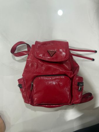 Guess Rucksack Rot Lackleder Sommer Tasche Neuwertig 49 Z...