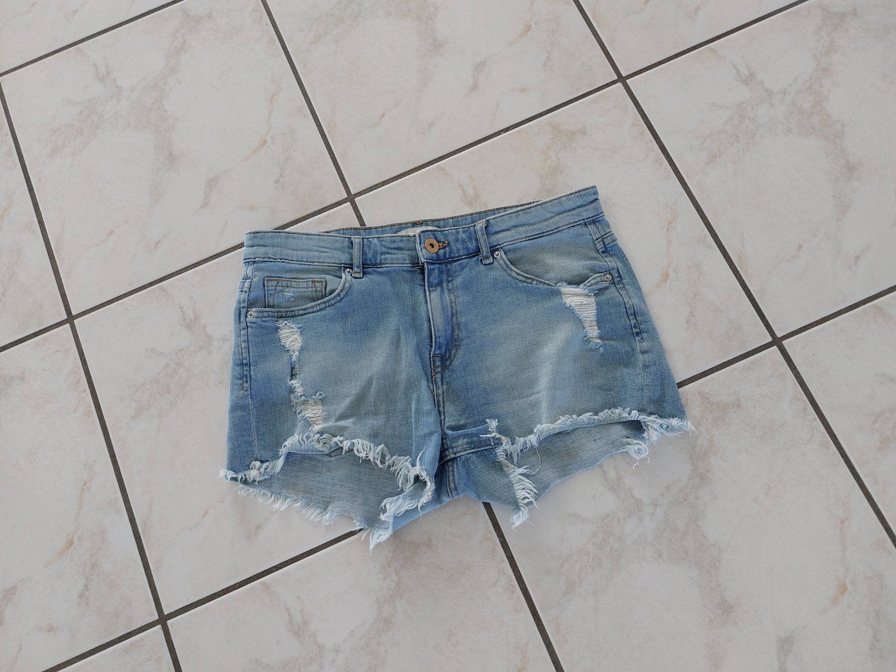 H&M Hosen: Shorts Gr.  38 – Gebraucht aus Schmitten von Renistern68