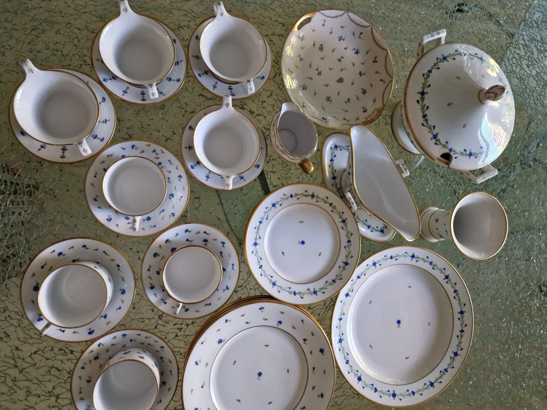 Set di piatti: Service de Table dessin Nyons 18ème – Usato da Cheseaux-sur-Lausanne venduto da D.A.O.