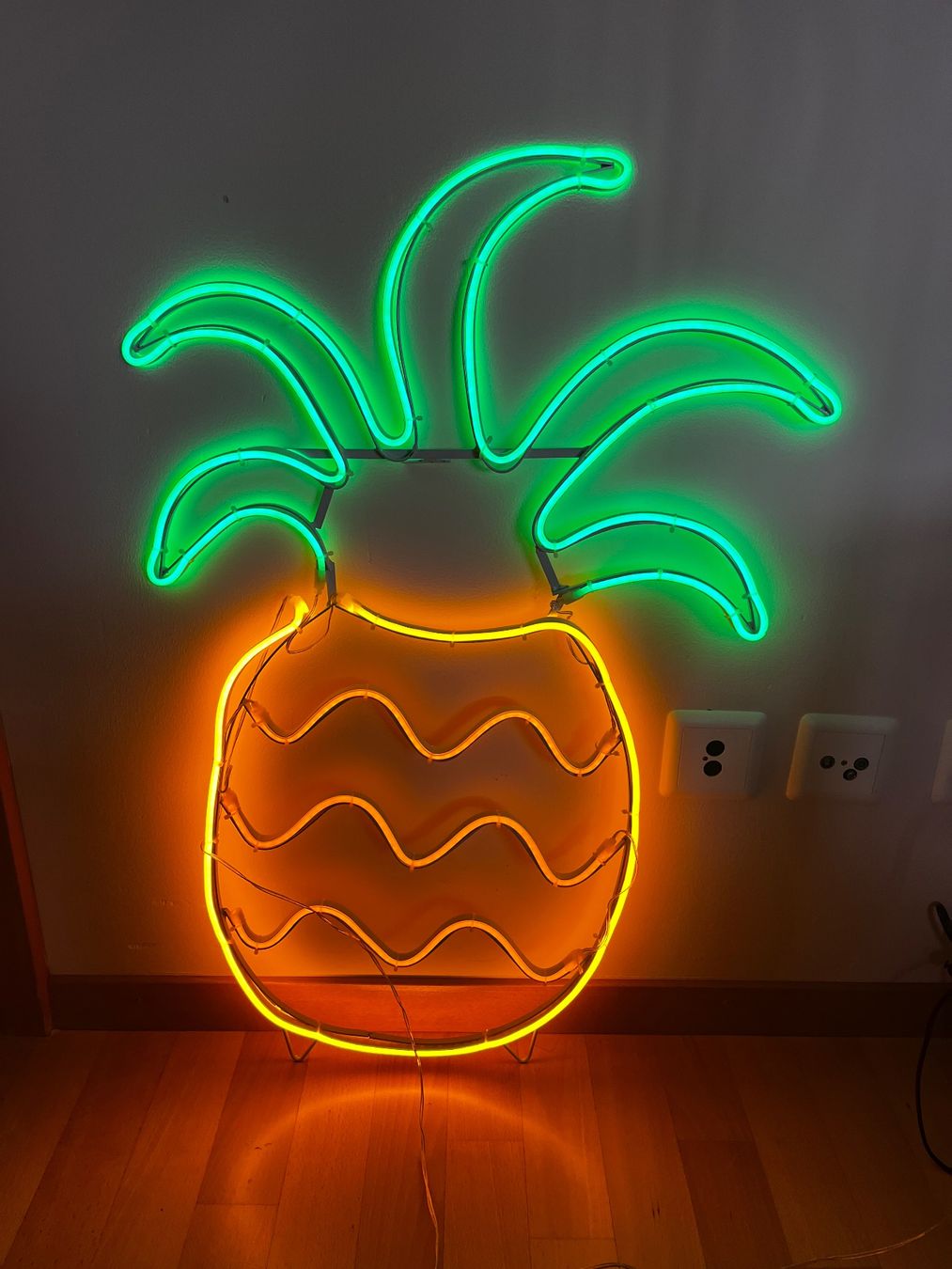 Tutte le decorazioni: Leuchtreklame Ananas – Usato da Sirnach venduto da Gozogo