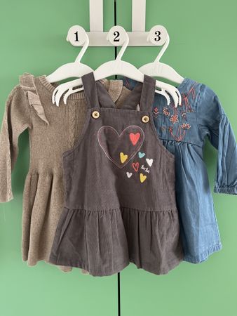 Set von drei Kleidern