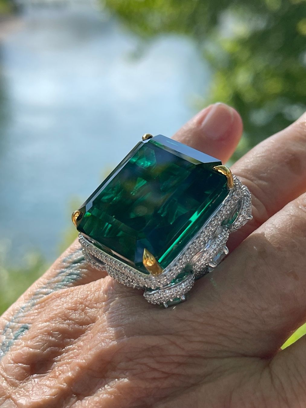 Llan Valls Joies Ringe: MAXI 70cts Nano-Emerald & Lab Diamonds SS925 Gold Ring – Neu (gemäss Beschreibung) aus Birsfelden von Brut-Reserve 6