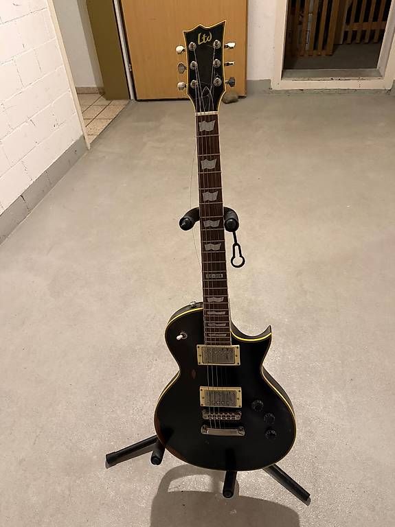Strumenti musicali: Elektrische Gitarre! – Usato da Bülach venduto da G39