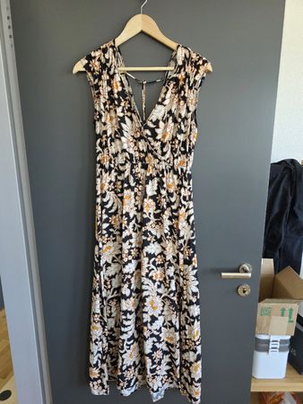 MNG Sommerkleid, Grösse M, Blumenmuster, Top Zustand!