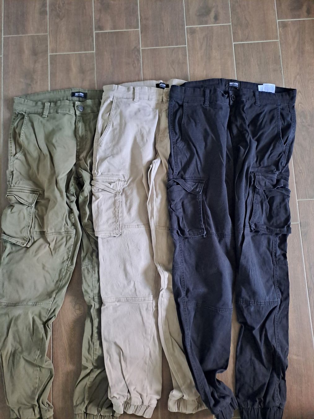 Pantaloni: 3 Stück ONLY & SONS Hosen 31/34 – Usato da Nunningen venduto da AngelMagicSaCoCe