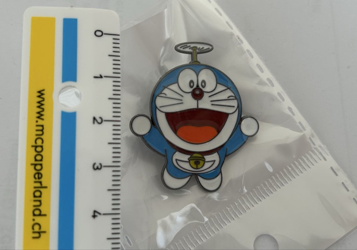 Placchette & Badge: Pin - flying Doraemon -new – Nuovo (secondo la descrizione) da Basel venduto da lau_982w