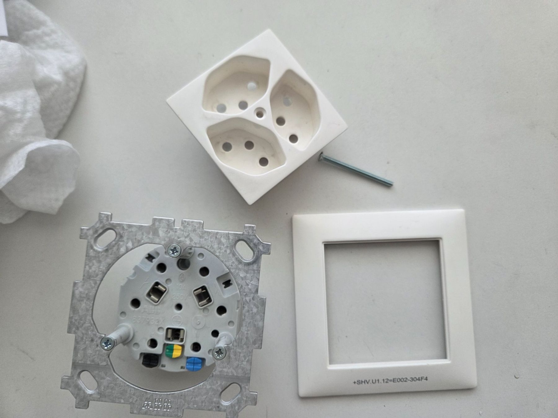 ABB Fiches d'alim.: ABB Steckdose 3xT13 UP – D'occasion à Zürich par eymen20 1
