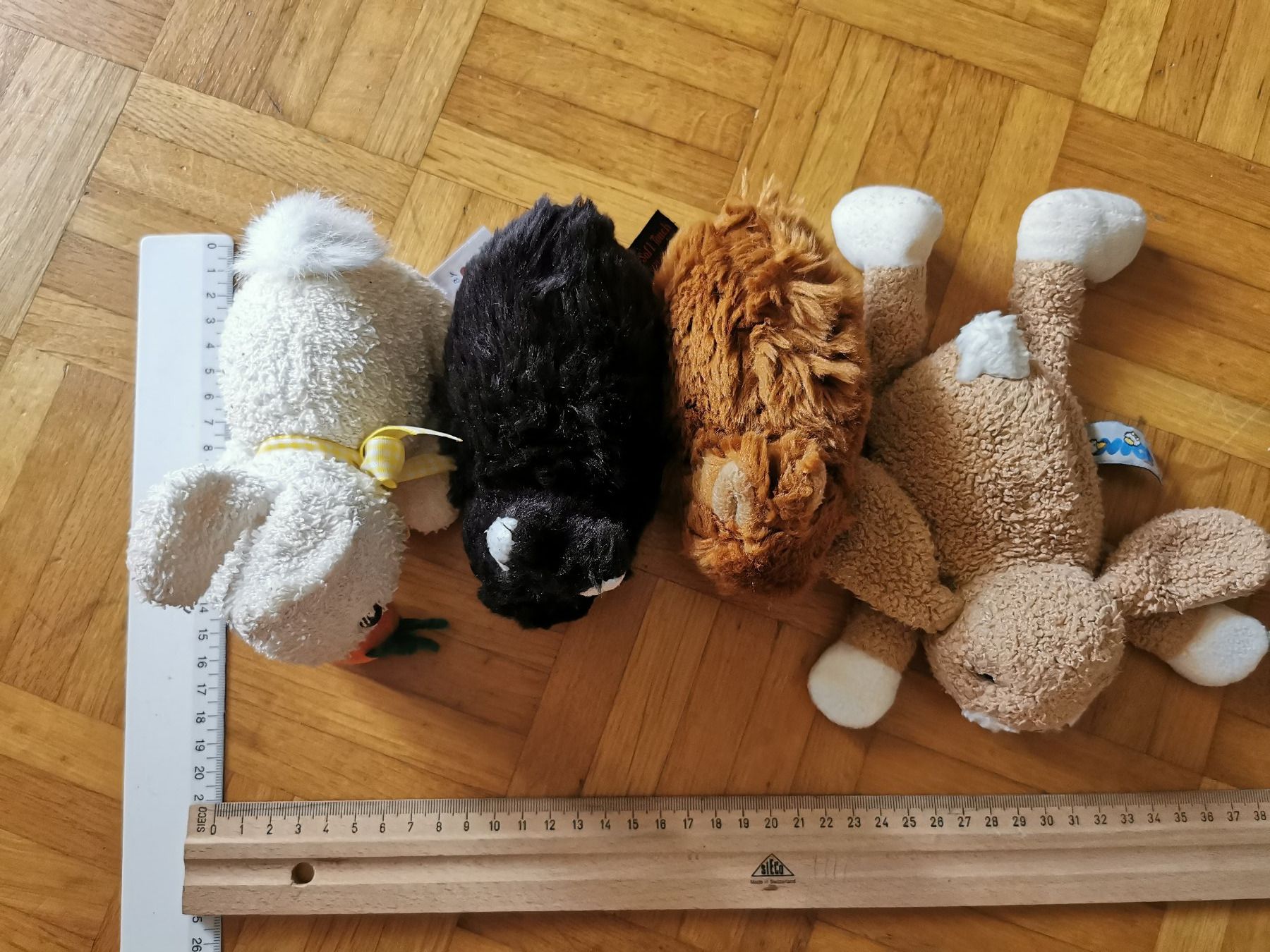 Giocattoli: 4 kleine Hasenplüschtiere – Usato da Basel venduto da grandfamily 1