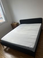 IKEA Bett mit Lattenrost und Matratze, schwarz, 160x200cm.