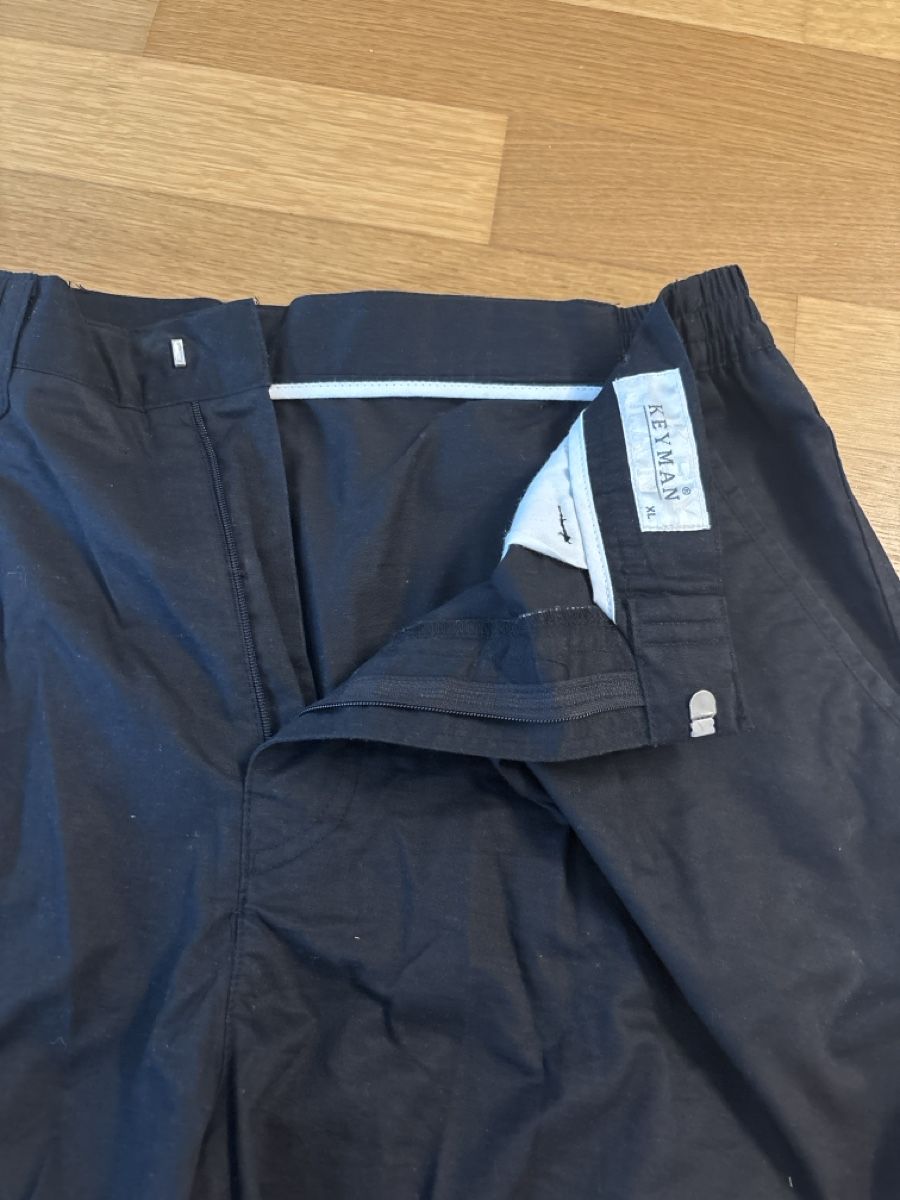 Pantaloni: Kurze Hose im Khaki style mit elastischem Bund – Nuovo (secondo la descrizione) da St. Gallen venduto da JoJo9999 1