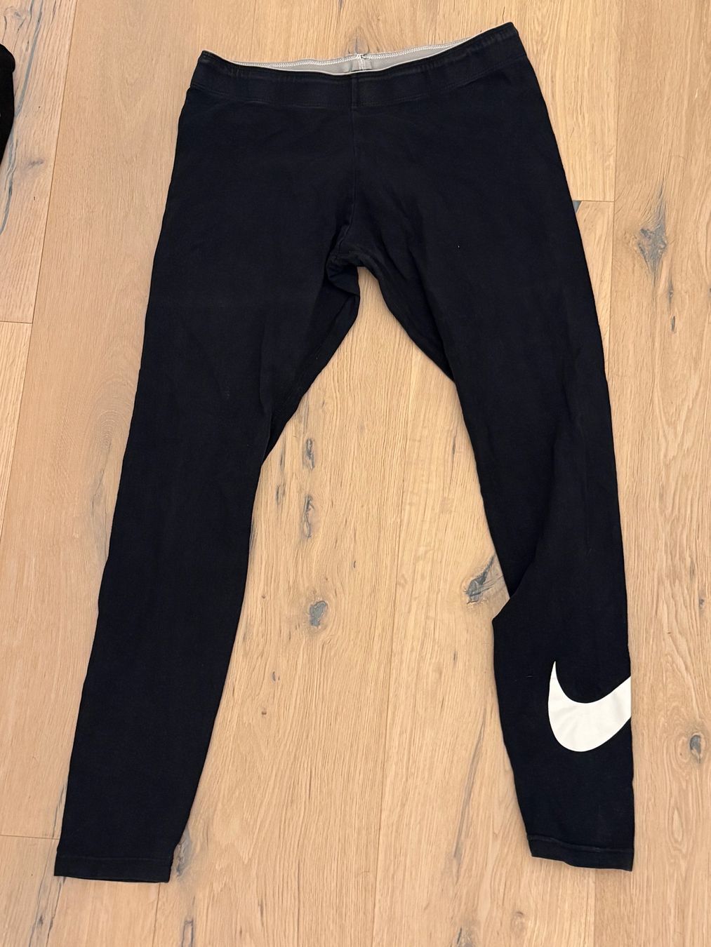 Nike Leggings: Nike Leggings Schwarz mit Logo, Grösse M – Usato da Illnau venduto da Bigmama14