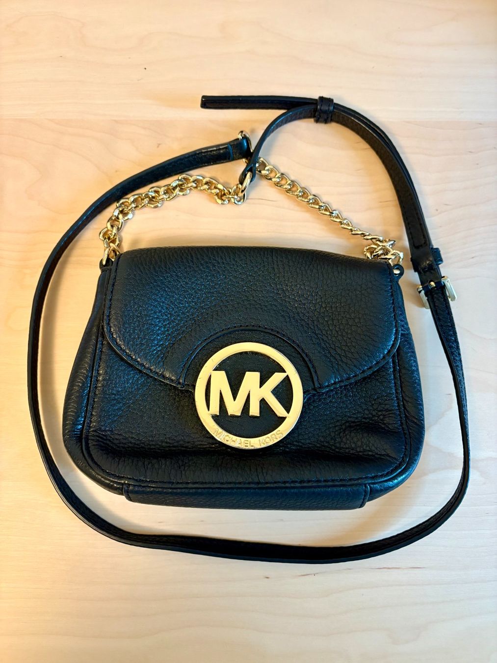 Michael Kors Borse da donna: Sac Michael Kors noir avec chaîne dorée – Usato da Coppet venduto da Nathuraly