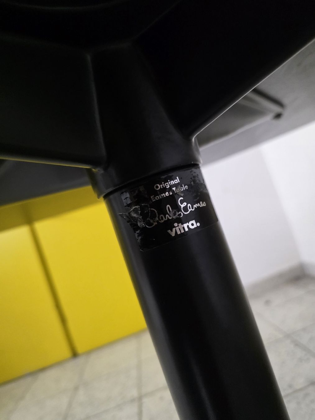 Vitra Tavoli: Designer Tisch Vitra Eames segmented tabel – Usato da Lichtensteig venduto da UsedIN 5
