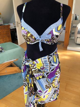 Bikini mit passendem Sarong-Tuch Gr. 36/38 Sommer Strandlook