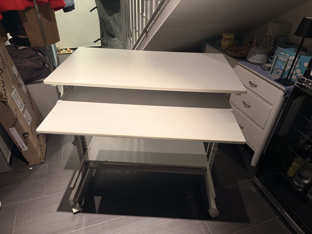 Tische: Höhenverstellbarer Tisch – Gebraucht aus St. Gallen von lio_75kd