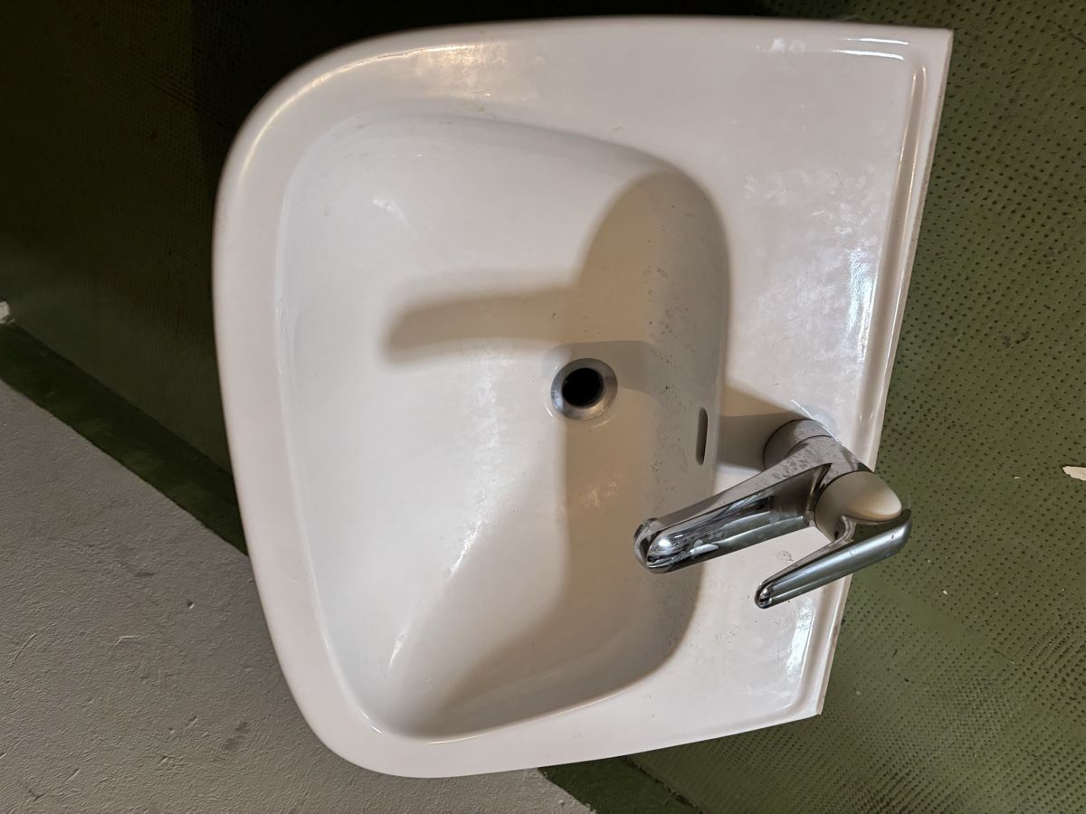 Laufen Lavabi & lavandini: Lavabo Laufen mit Armatur – Usato da Basel venduto da Lance81