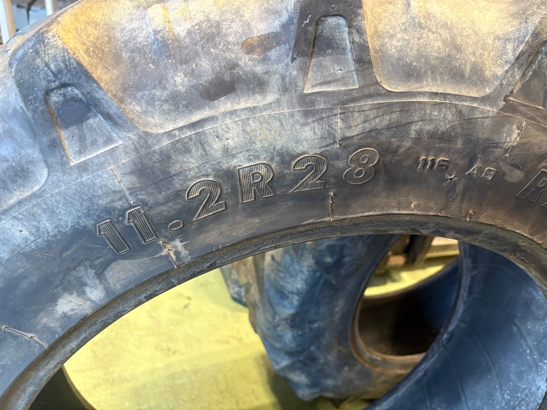 Pneumatici & Ruote complete: Reifen Paar 11.2R28 – Usato da Lätti venduto da baumi02 1
