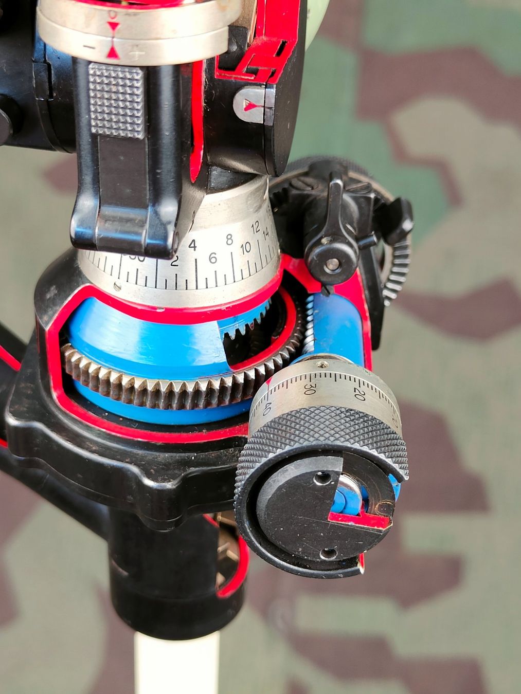 Schweizer Armee Uniformi: Richtaufsatz Schnittmodell zu Kanone – Usato da Bauma venduto da SwissMilitaria 4