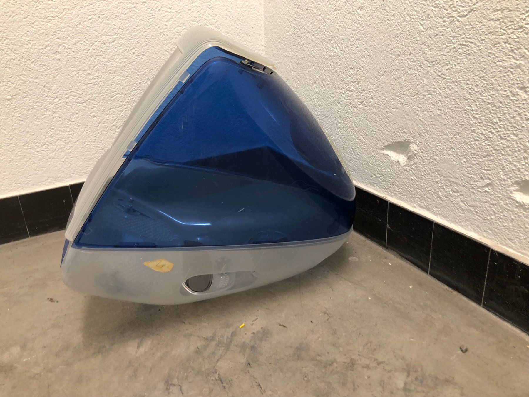 Apple Custodie: Gehäuse von iMac für Lampe oder ähnliches – Usato da Hinterkappelen venduto da atomschnee 2