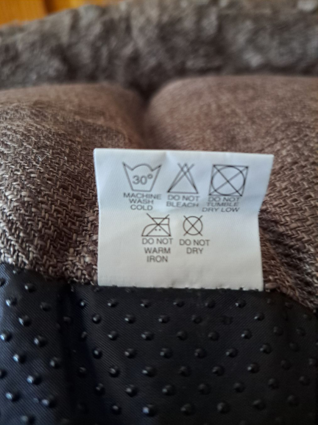 Liege- & Schlafplätze: Neues Hunde- oder Katzenbett. Größe: 55 x 55 x 27 cm – Neu und originalverpackt aus Morens FR von Kiscica 5