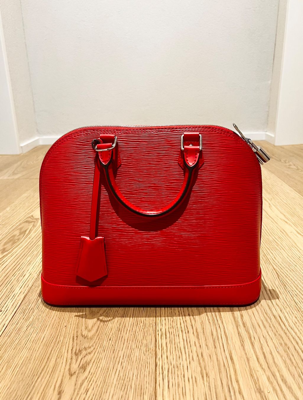 Louis Vuitton Taschen für Damen: Louis Vuitton Alma – Gebraucht aus Rapperswil SG von Saemi49