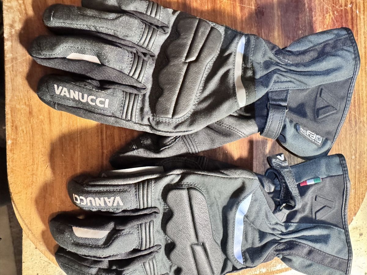 Guanti & manicotti: Vanucci Waterproof Motorcycle Gloves - Size L - Perfect! – Usato da bassersdorf venduto da Norbert35