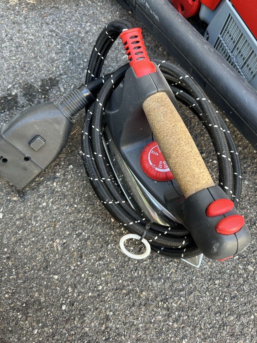 Fust Aspirapolveri & Accessori: Fust Staubsauger mit Wasserfilter und Bügeleisen – Usato da Zollikofen venduto da S.B.R 3