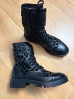 Geniale Boots mit Stanzungen Gr. 37