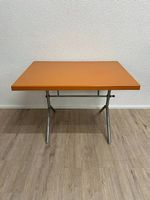 Vintage Klapptisch mit orangefarbener Tischplatte