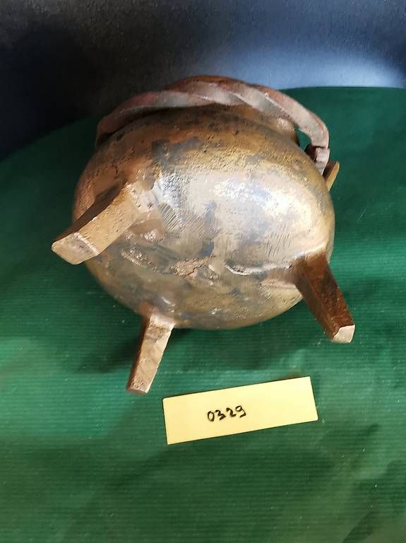 Padelle: Grapen oder Marmite - antiker Bronzekessel mit Dreibein – Usato da Dübendorf venduto da aschiduebendorf 2
